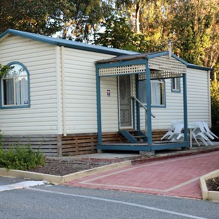 Acclaim Kingsway Tourist Park Hotel Madeley ภายนอก รูปภาพ