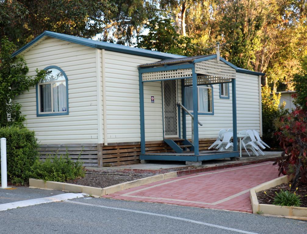 Acclaim Kingsway Tourist Park Hotel Madeley ภายนอก รูปภาพ