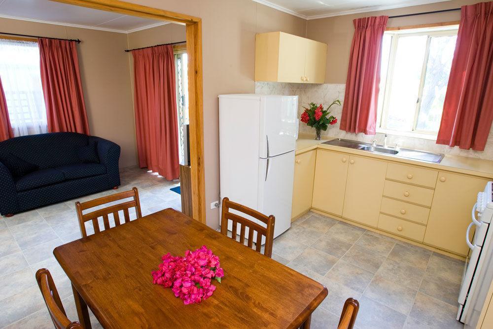 Acclaim Kingsway Tourist Park Hotel Madeley ภายนอก รูปภาพ