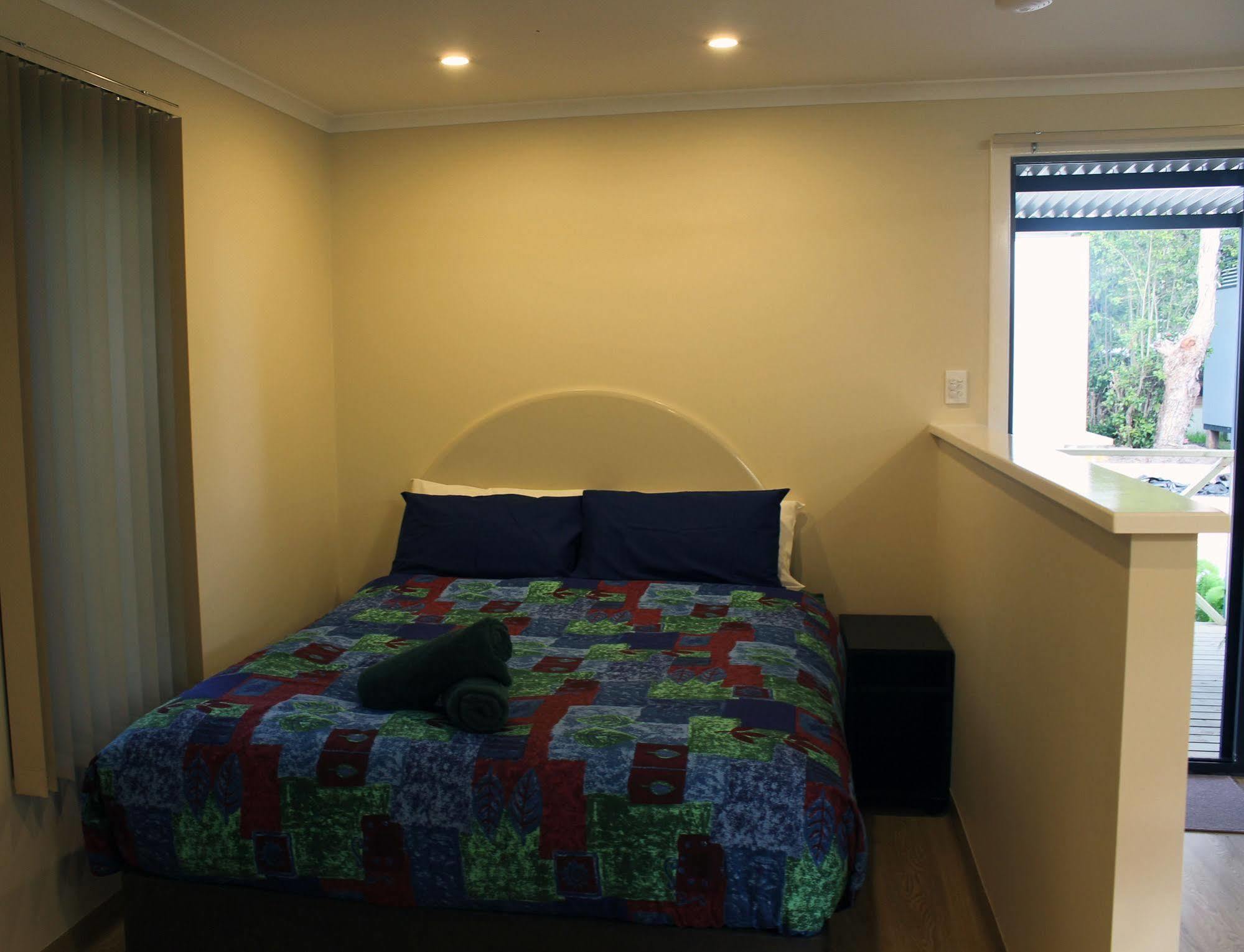 Acclaim Kingsway Tourist Park Hotel Madeley ภายนอก รูปภาพ
